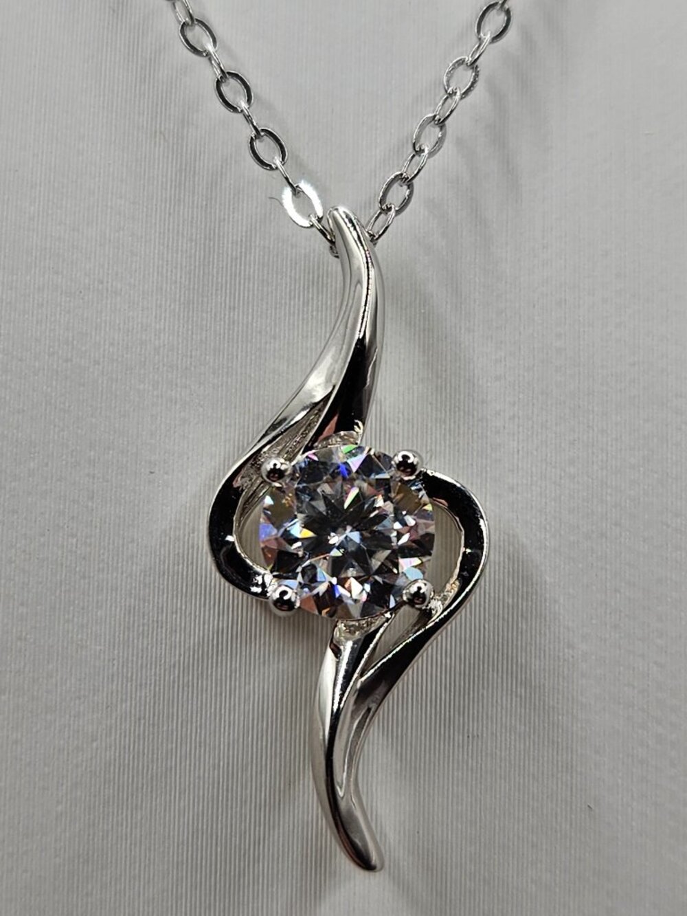925 Sterling Silver Moissanite 2CT Twist Pendant Necklace